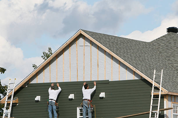 Professional Siding technician working in Gladstone, NJ